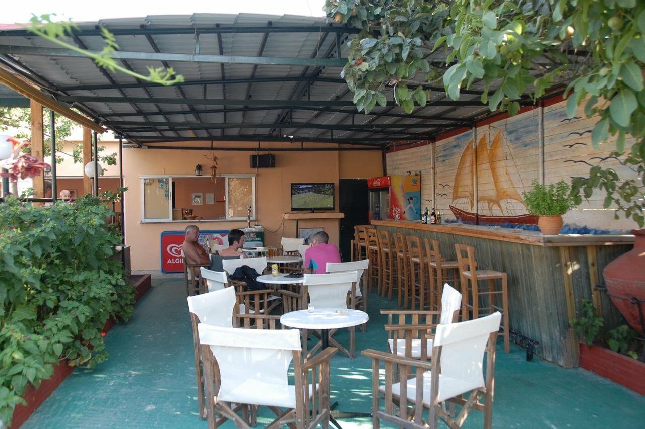 Lakis Studios Anaxos Luaran gambar